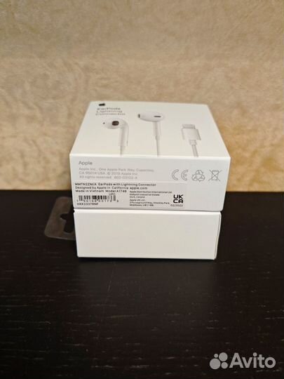 Наушники Apple EarPods с разъёмом Lightning