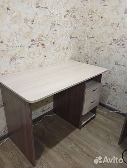 Письменный стол для школьника новый