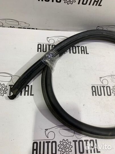 Уплотнитель капота Bmw 745 E65 N62B44 2004