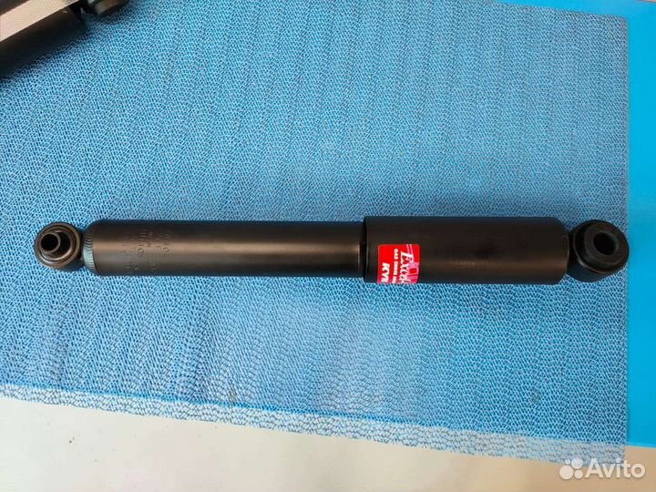 Амортизатор задний Nissan Serena Largo новый