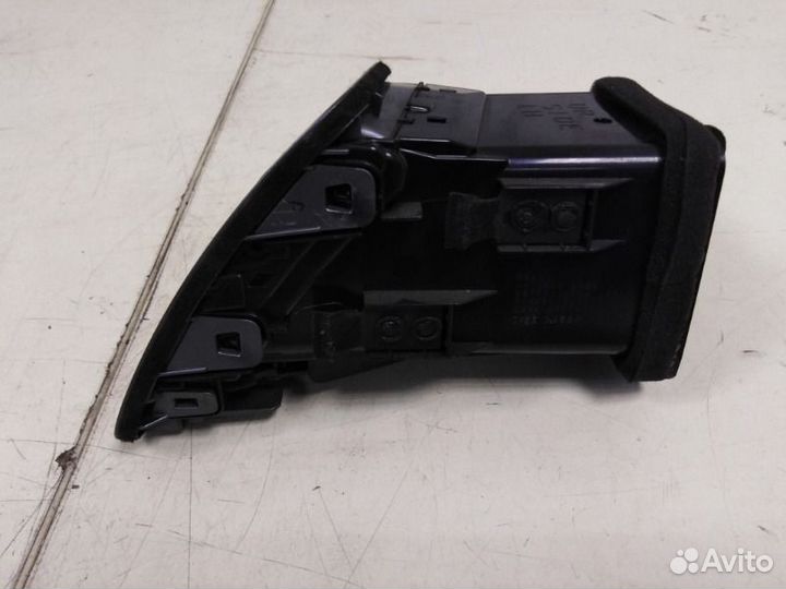 Дефлектор воздушный передний левый Nissan Teana