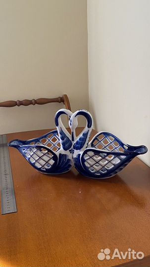 Конфетница Лебеди гжель