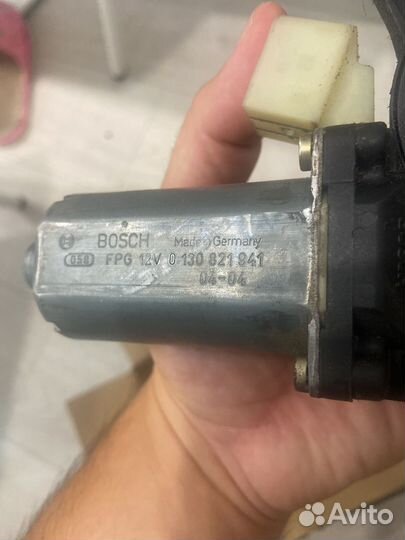 Моторчик стеклоподьемника водительской двери w639