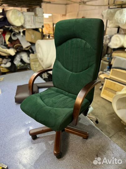 Кресло руководителя компьютерное в ткани