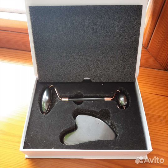 Массажер для лица скребок гуаша и роллер