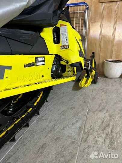 Снегоход BRP Ski-Doo Summit X T3 154 800R E-tec