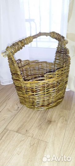 Корзина из лозы в винтажном стиле