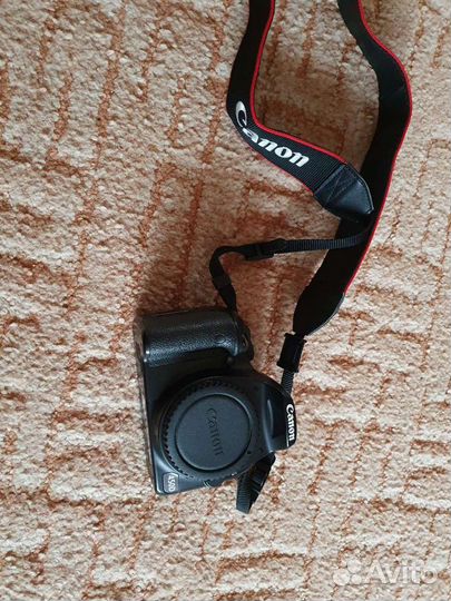 Зеркальный фотоаппарат canon