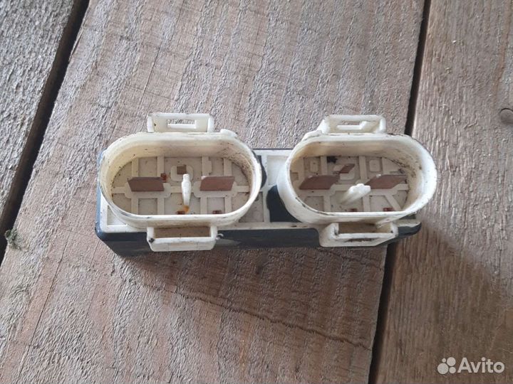 Реле вентилятора VW Transporter T4