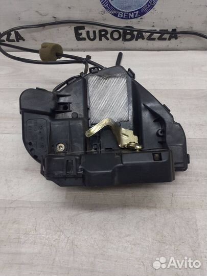 Замок двери задней левой Mercedes W211