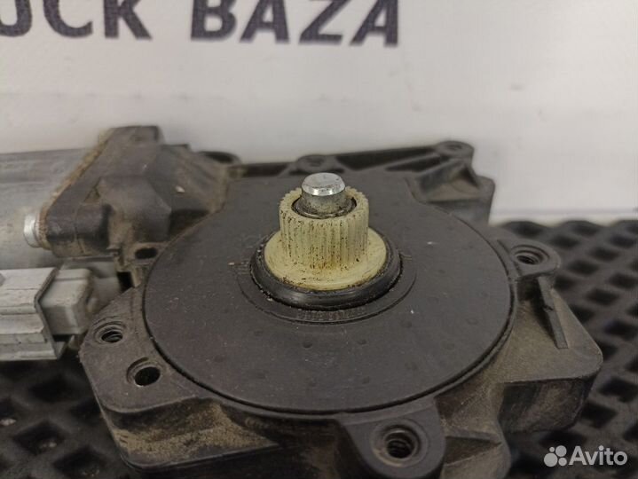 130821916 Моторчик стеклоподъемника правый