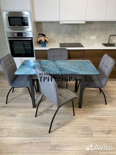 Кухонный стол и стулья. Доставка бесплатная