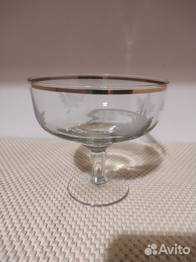 Салатницы, вазы, кружки, стаканы, графин