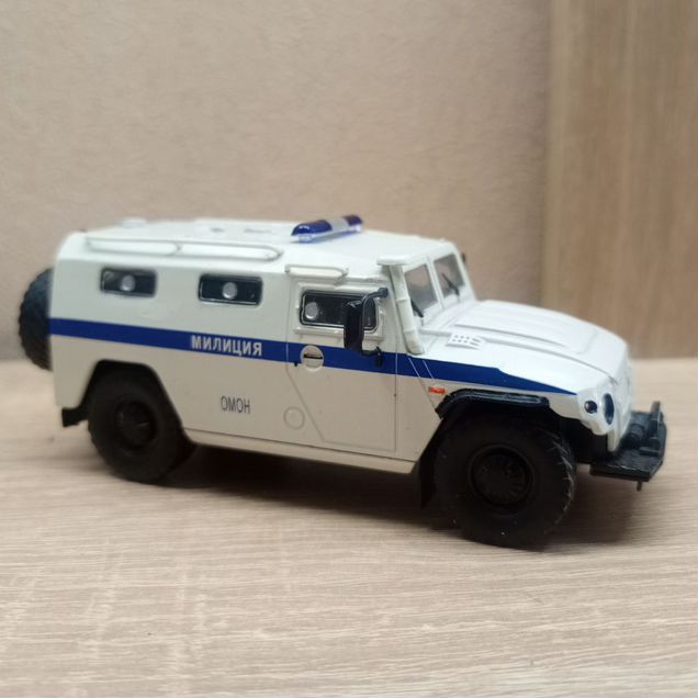 Модель газ 2330 "Тигр" 1/43 (конверсия)