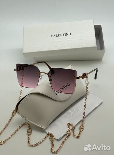 Солнцезащитные очки Valentino