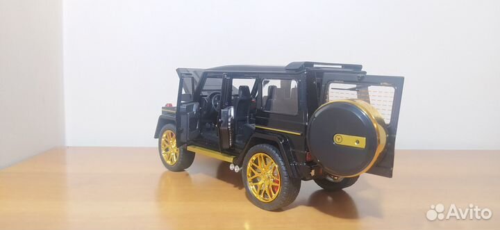 Машинка металлическая Mercedes G Gelandewagen 1:24