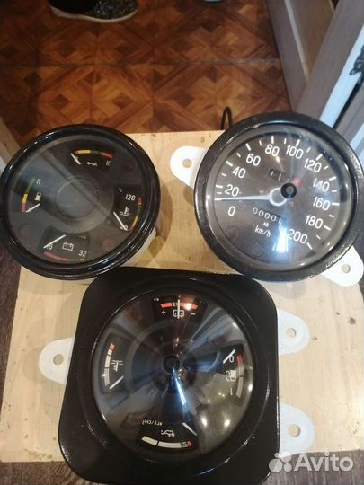 Спидометр и указатель уровня топлива на газ-24