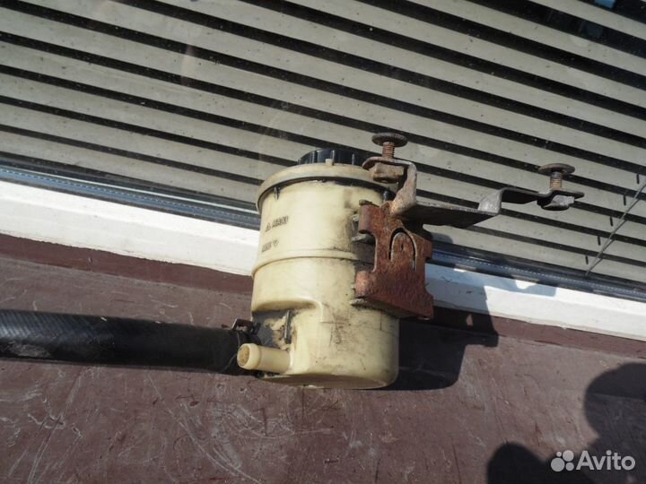 Бачок тормозной жидкости Рено Логан Сандеро 1