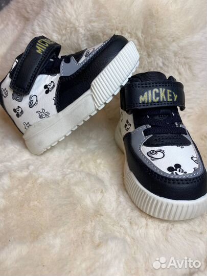 Кроссовки для девочки Минни. Размер 24