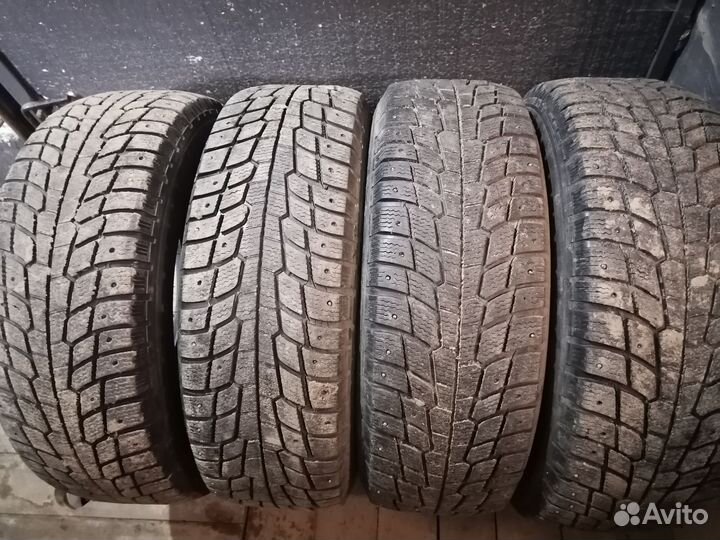 Michelin 4X4 A/T 235/65 R17 и 235/65 R17 108T