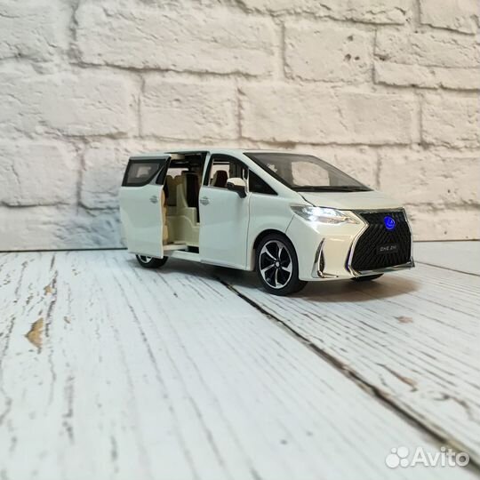 Машинка Лексус со звуковыми и световыми сигналами