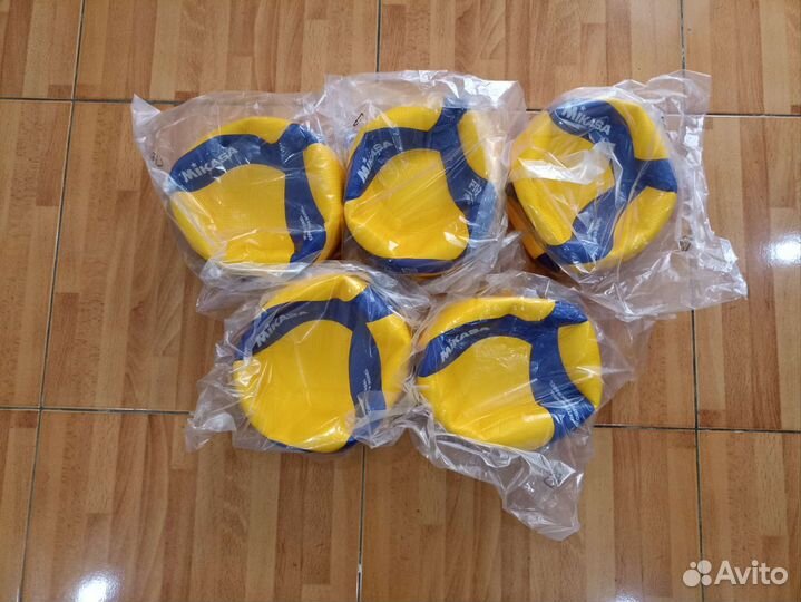 Волейбольный мяч mikasa v300w