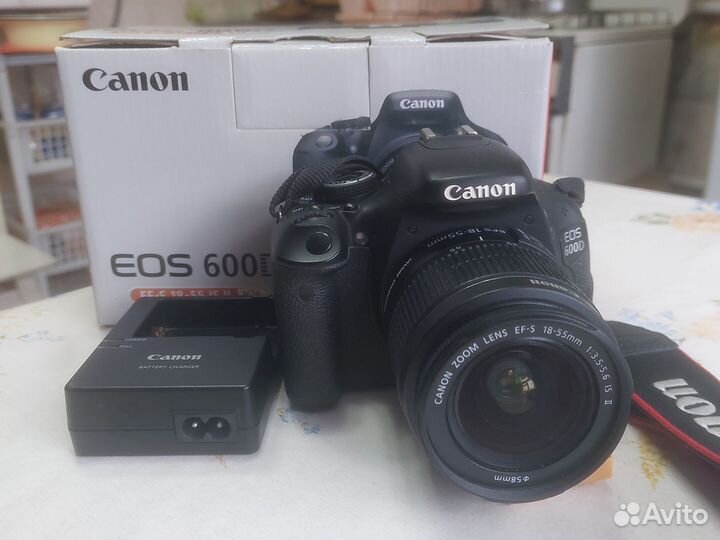 Зеркальный фотоаппарат Canon 600d