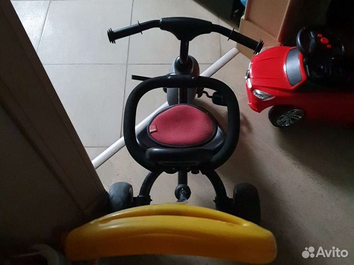 Детский велосипед трехколесный с ручкой