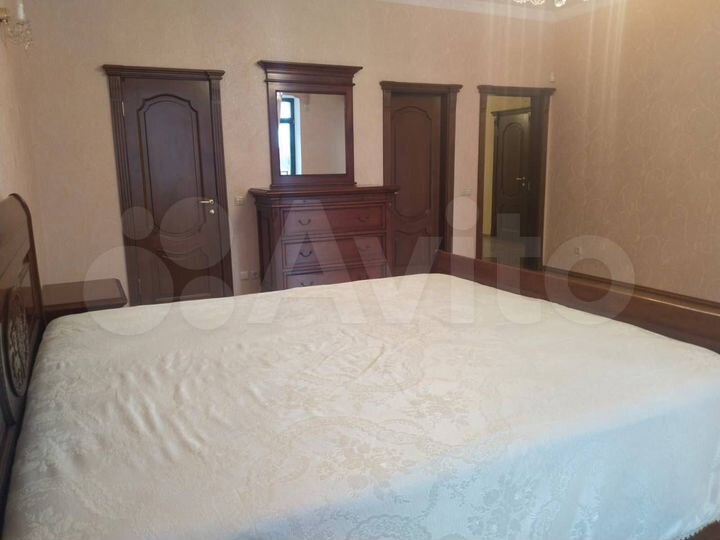 Дом 638 м² на участке 11 сот.