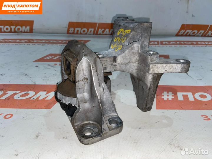 Подушка крепления двигателя передняя правая Nissan