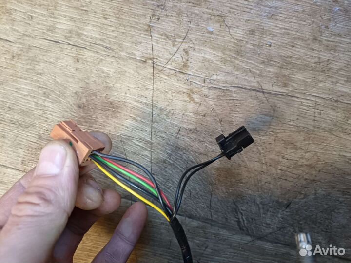 Правое зеркало Peugeot 301