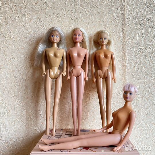 Куклы барби из 90х и кукольный шкаф для одежды
