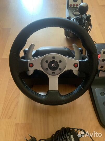Игровой руль logitech g25 в хорошем состоянии