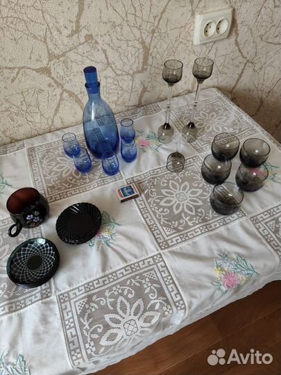 Бокалы, стопки, графин из цветного стекла