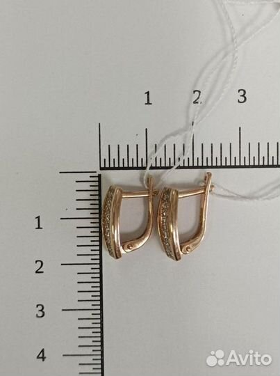 Золотые серьги с камнем