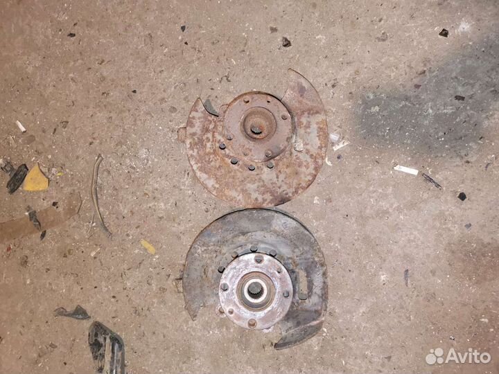 Поворотный кулак Гранта, Калина, Приора без ABS