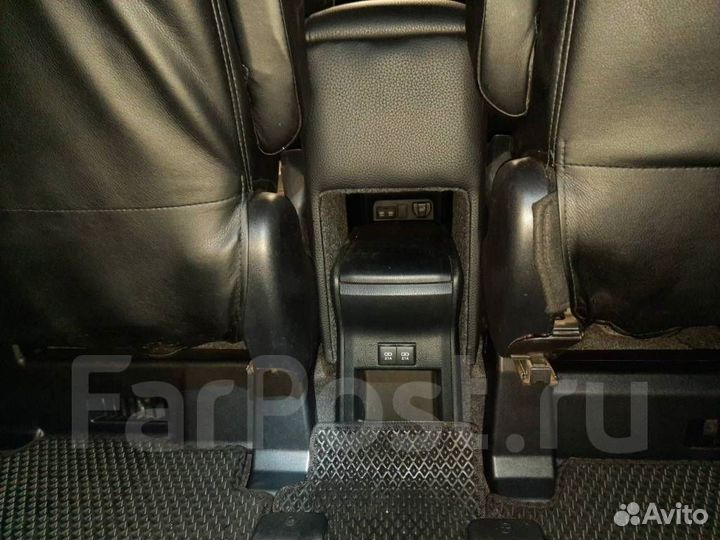 Подлокотник Toyota Voxy