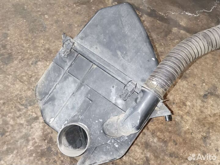 Корпус воздушного фильтра Audi 100 C4 2.8 V6