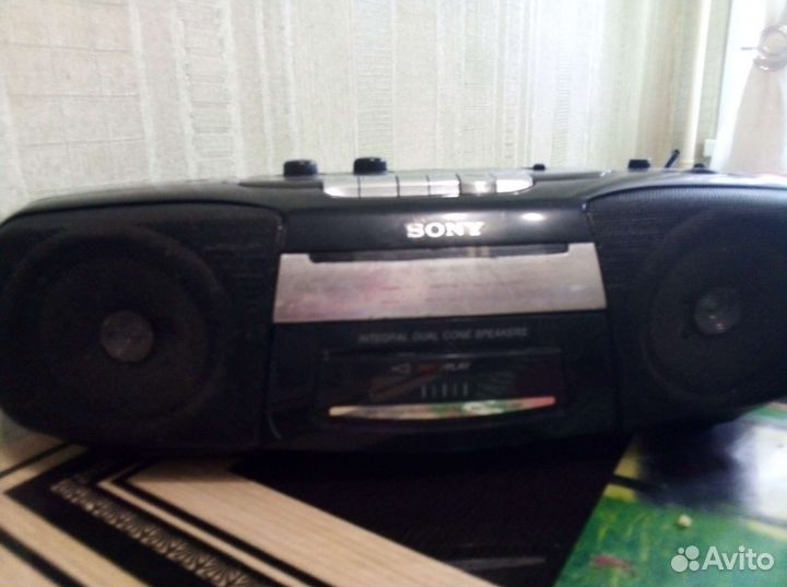 Кассетный магнитофон sony
