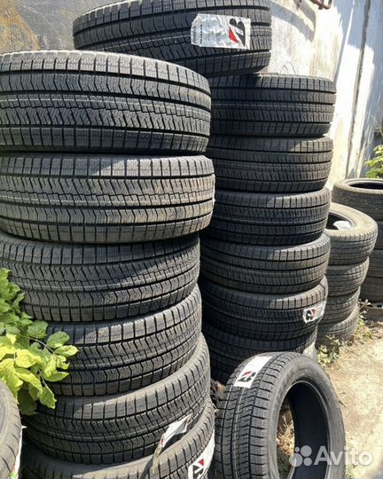 Bridgestone Blizzak Ice 215/55 R17