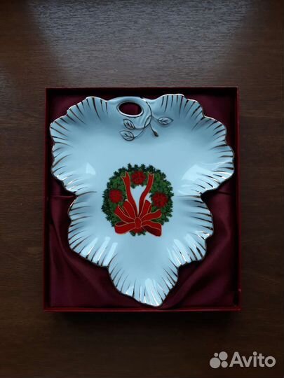 Фарфоровое блюдо