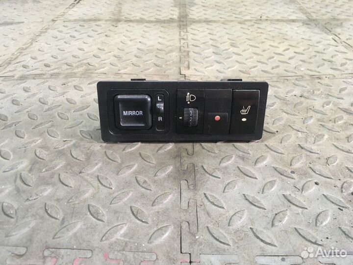 Кнопка обогрева сидений (Geely MK)