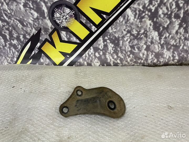 Кронштейн задней балки левый Avensis T25 Авенсис