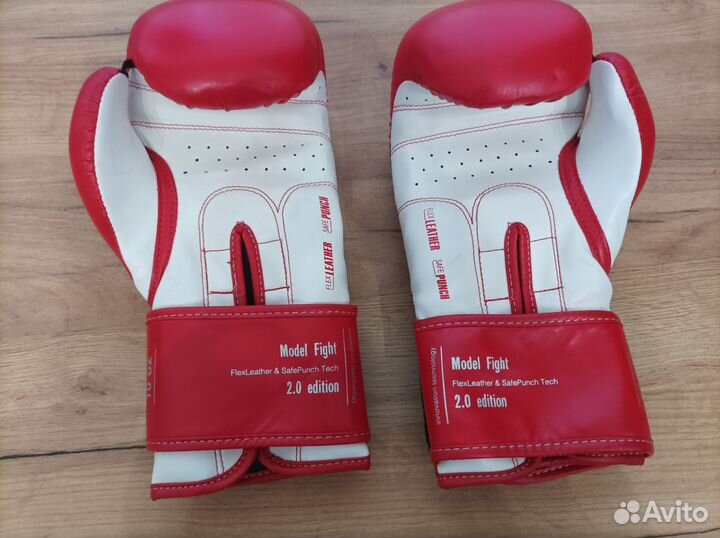 Боксерские перчатки 10 oz clinch