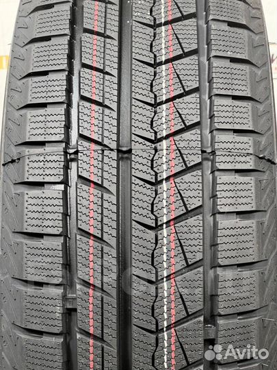 Roadmarch Snowrover 868 225/60 R18 104H