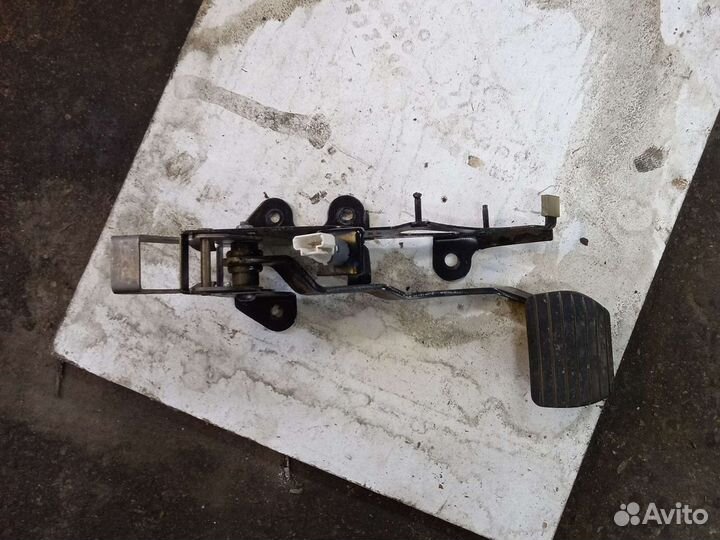 Рено меган 2 педаль тормоза АКПП