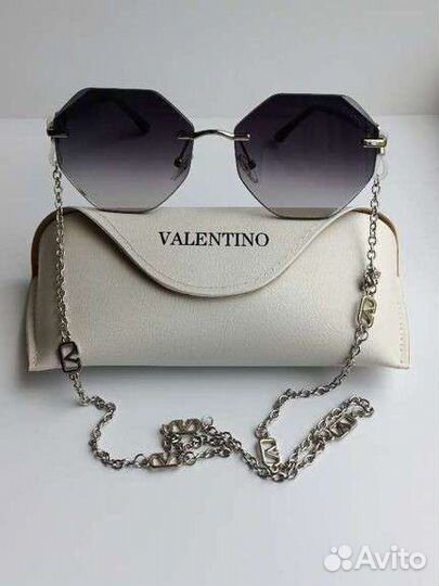 Солнцезащитные очки valentino