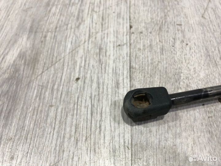 Амортизатор крышки багажника Hyundai Tucson JM