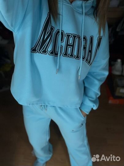 Спортивный костюм женский