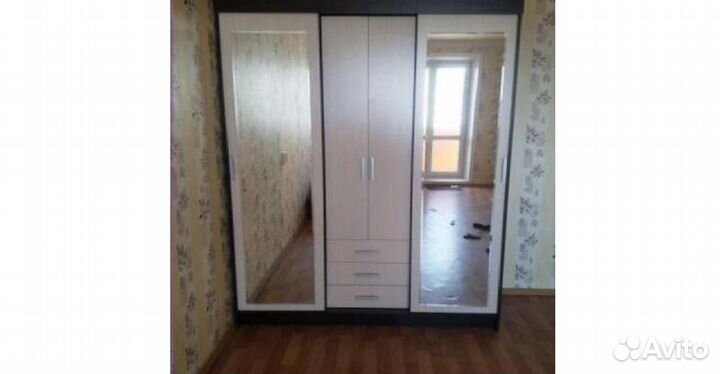 Шкаф-купе с зеркалом